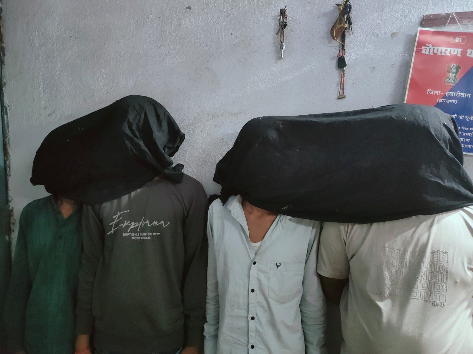 मध्य विद्यालय में चोरी का खुलासा, चार आरोपी गिरफ्तार