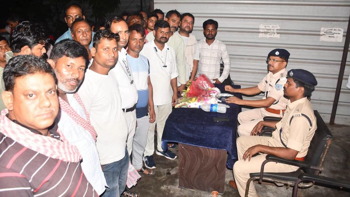 ऑटो-टोटो चालकों के साथ जागरूकता अभियान नियम तोड़ने पर होगी कड़ी कार्रवाई।