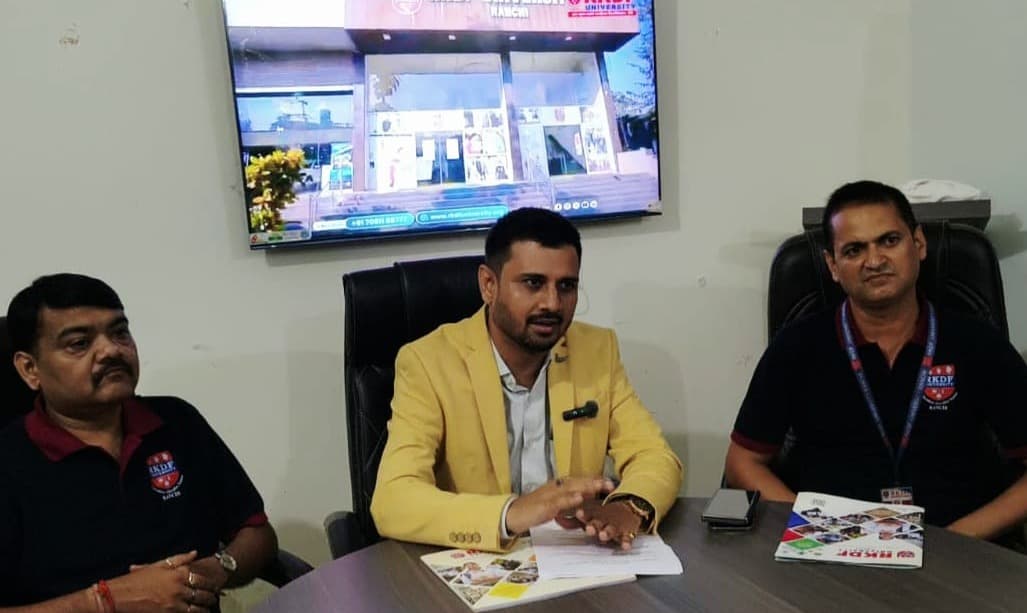 आरकेडीएफ विश्वविद्यालय विद्यार्थियों को गुणवत्तापूर्ण शिक्षा के साथ बना रहा भविष्य के लिए सक्षम : रजिस्ट्रार
