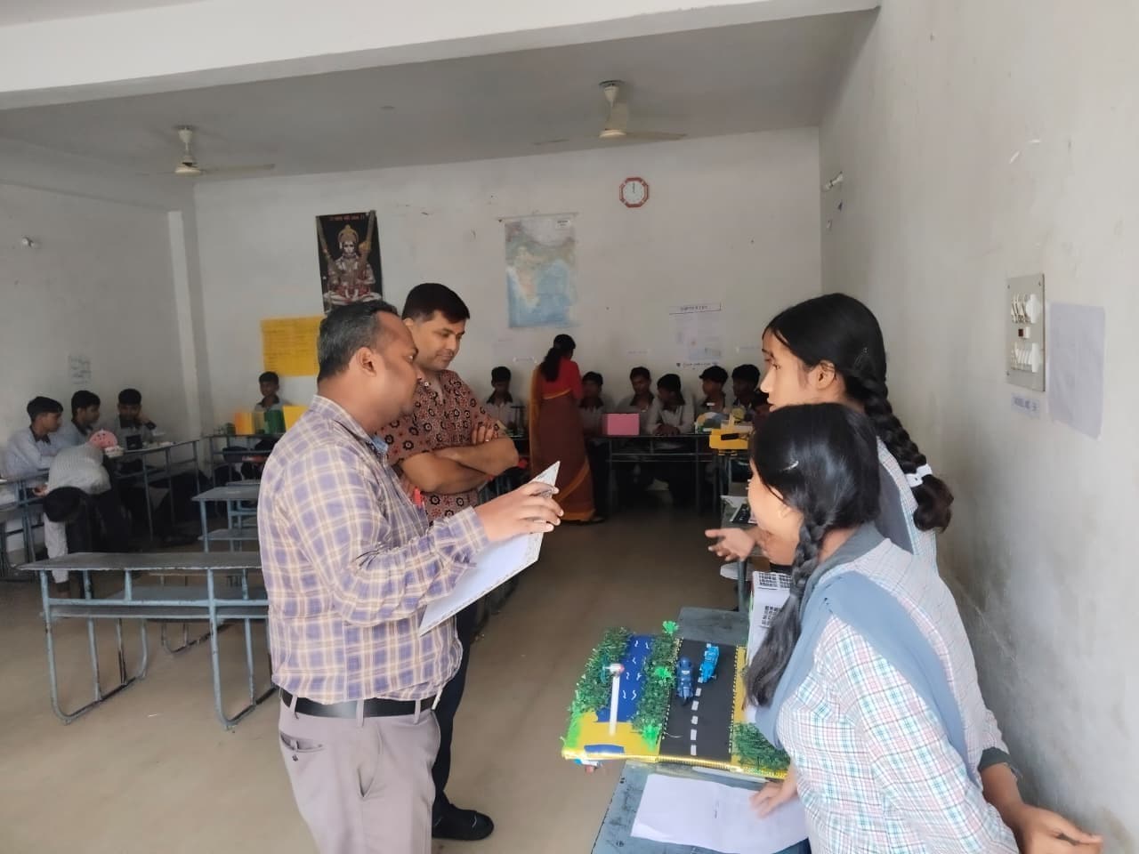 विद्यालय स्तरीय गणित-विज्ञान मेले में बाल वैज्ञानिकों ने दिखाई प्रतिभा