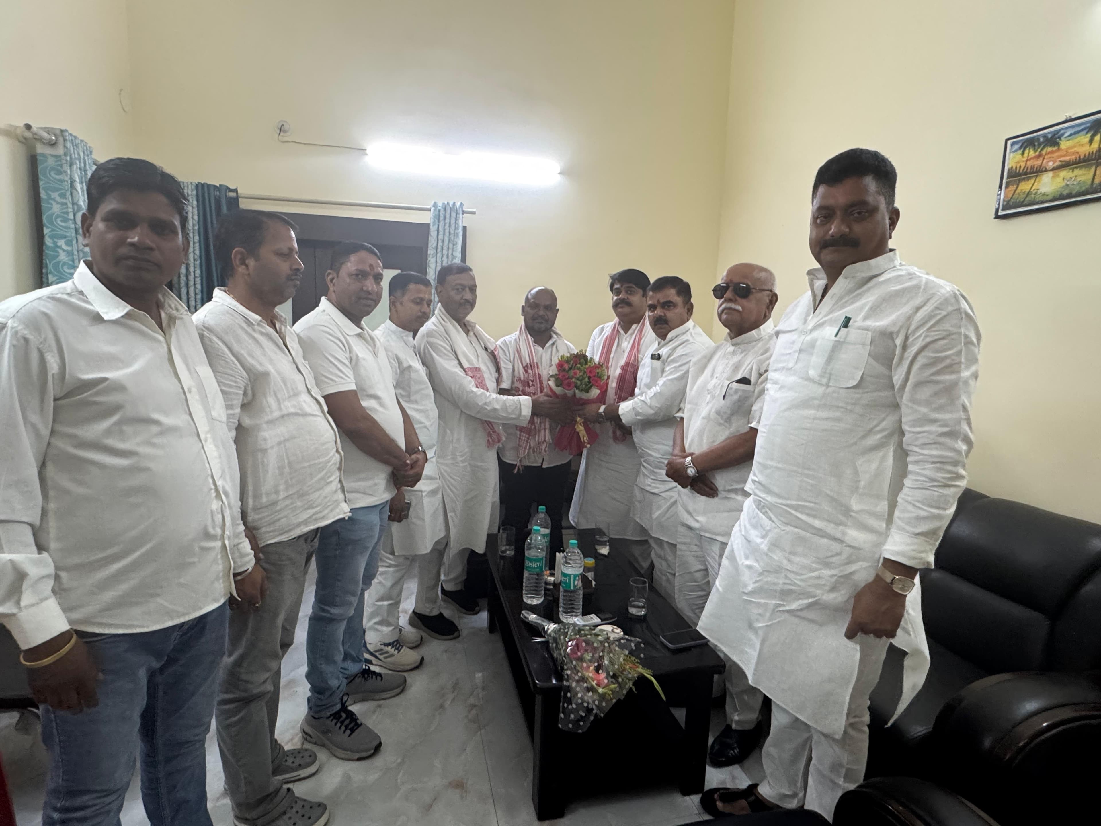 हजारीबाग पहुंचे कांग्रेस के राष्ट्रीय सचिव भूपेन्द्र मरावी का पूर्व सदर विधानसभा प्रत्याशी मुन्ना सिंह ने किया स्वागत