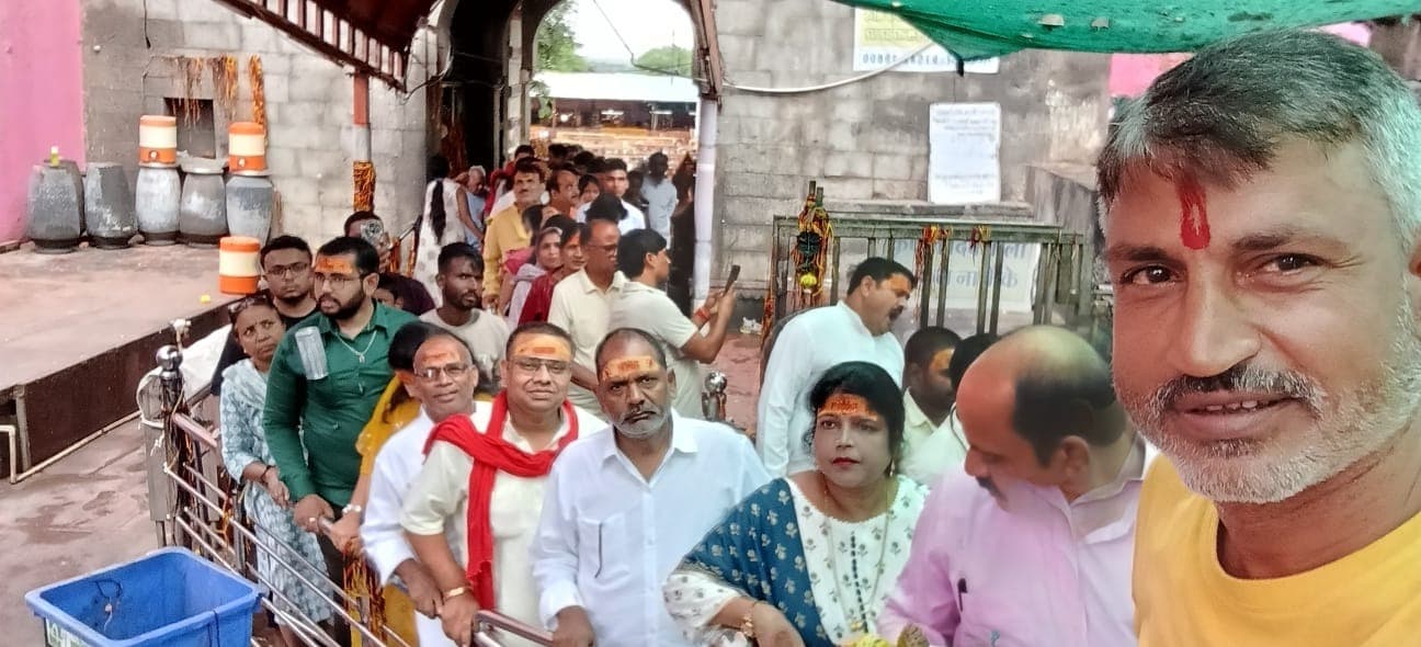 महाकाल के दरबार में पहुंचे राहुल रंजन, मुकुंद साव व लल्लू बाबू, क्षेत्र की खुशहाली की कामना