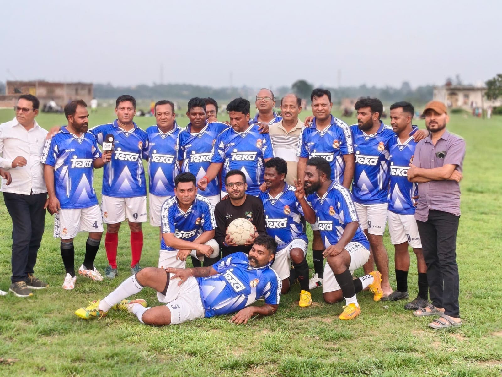 गोल के साथ गूंजा नशा मुक्ति का संदेश, खुटरा ब्लू बर्ड्स ने फाइनल जीतकर जीता खिताब