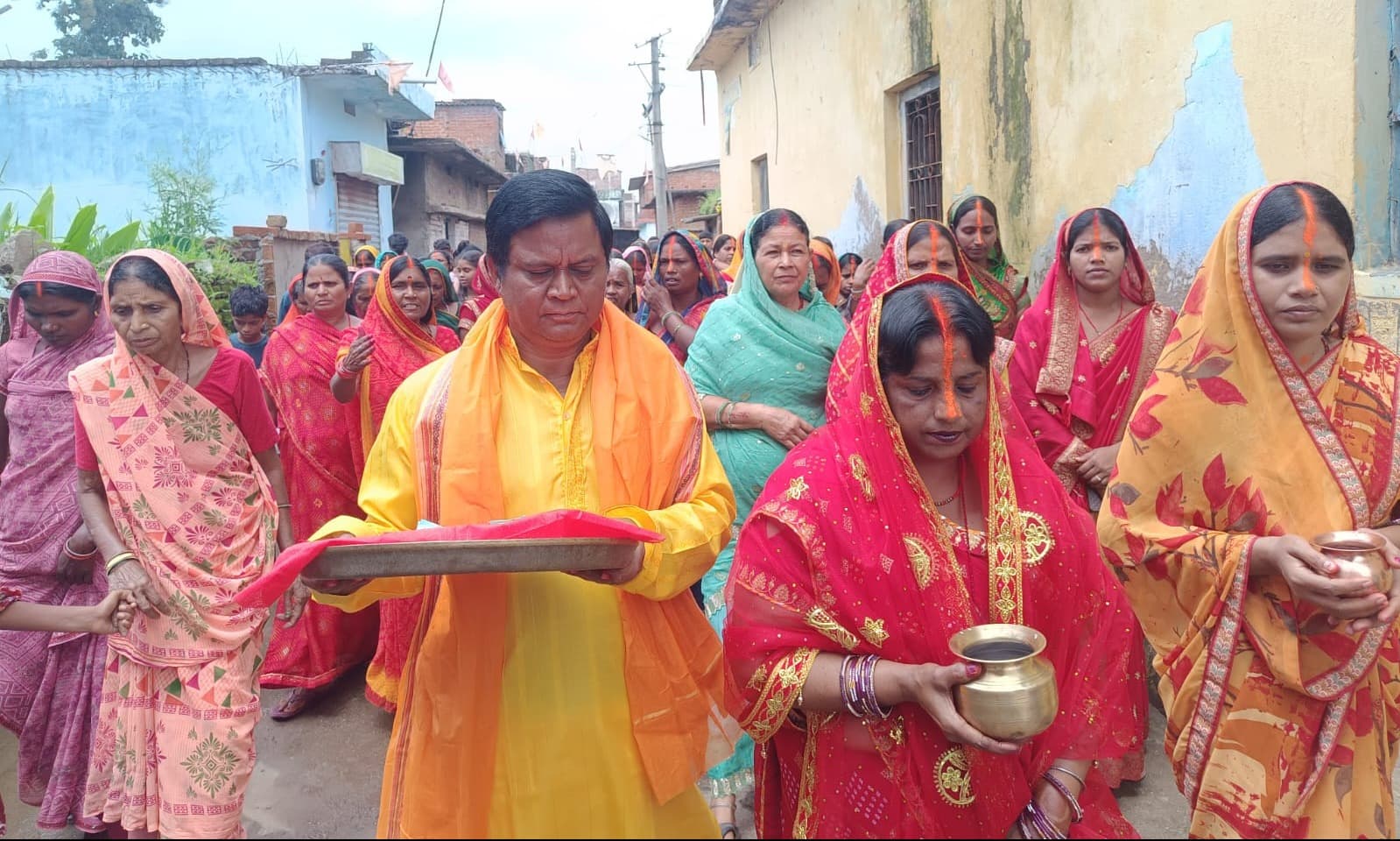 भव्य शोभायात्रा के साथ मां दुर्गा पूजा की तैयारियों का शुभारंभ