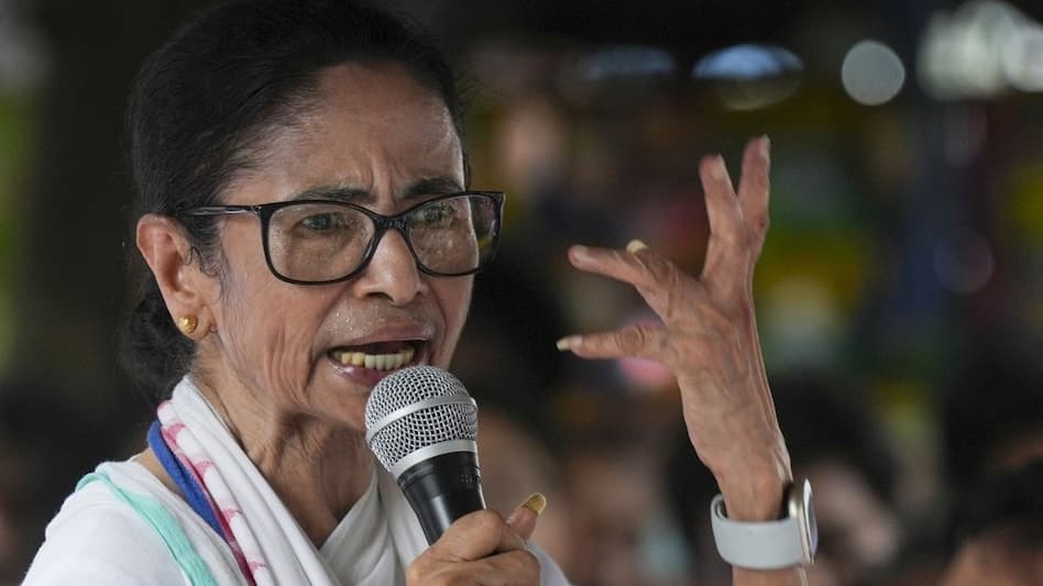 टीएमसी में टूट से बदलेगा संसद का गणित? बीजेपी और विपक्ष दोनों की नजर बंगाल पर