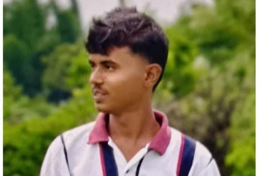 इटखोरी से लौट रहे दो युवकों को हाइवा ने रौंदा, एक की मौत, दूसरा रेफर