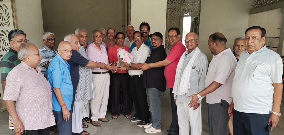 नोएडा में सम्मानित हुए हजारीबाग के ‘ब्लड मैन’ निर्मल जैन, रक्तदान सेवा के लिए मिला विशेष सम्मान