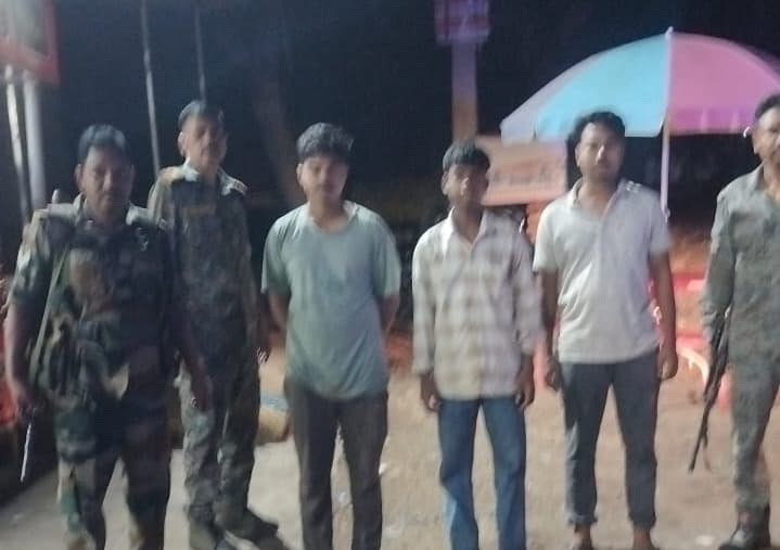 हजारीबाग में पुलिस का बड़ा अभियान, 117 ठिकानों पर छापेमारी; 50 मनचलों और अड्डाबाजों को दी सख्त हिदायत