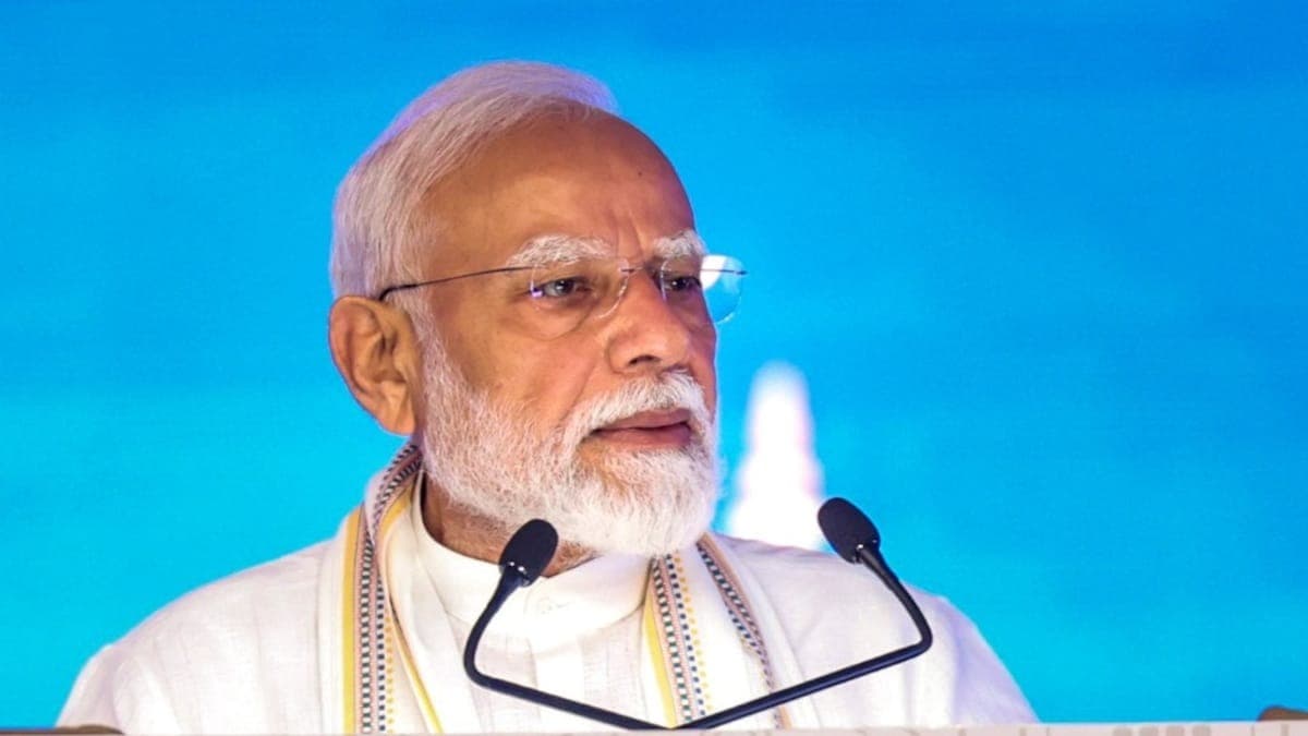 PM मोदी के दौरे से पहले अंबानी कल्चरल सेंटर में सुरक्षा चूक की कोशिश, फर्जी PMO ID के साथ दो संदिग्ध पकड़े गए