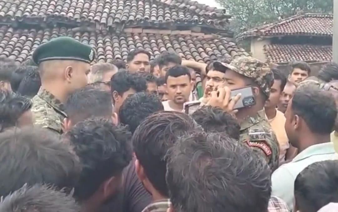 चतरा जिले में हाईवा का आतंक जारी: कोयला खाली कर लौट रहा हाईवा ने सीआरपीएफ जवान को रौंदा, मौत