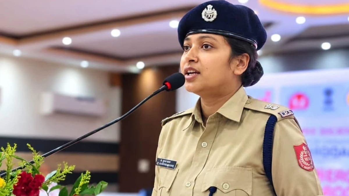 सलाम और इंशाल्लाह वाले वीडियो पर विवाद, IPS बुशरा बानो का तबादला
