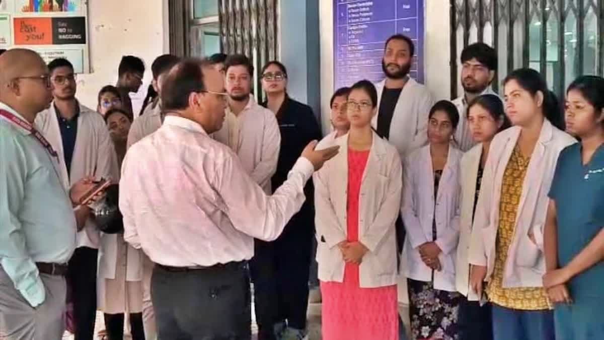 स्टाइपेंड नहीं मिलने से RIMS डेंटल अस्पताल के इंटर्न डॉक्टर हड़ताल पर