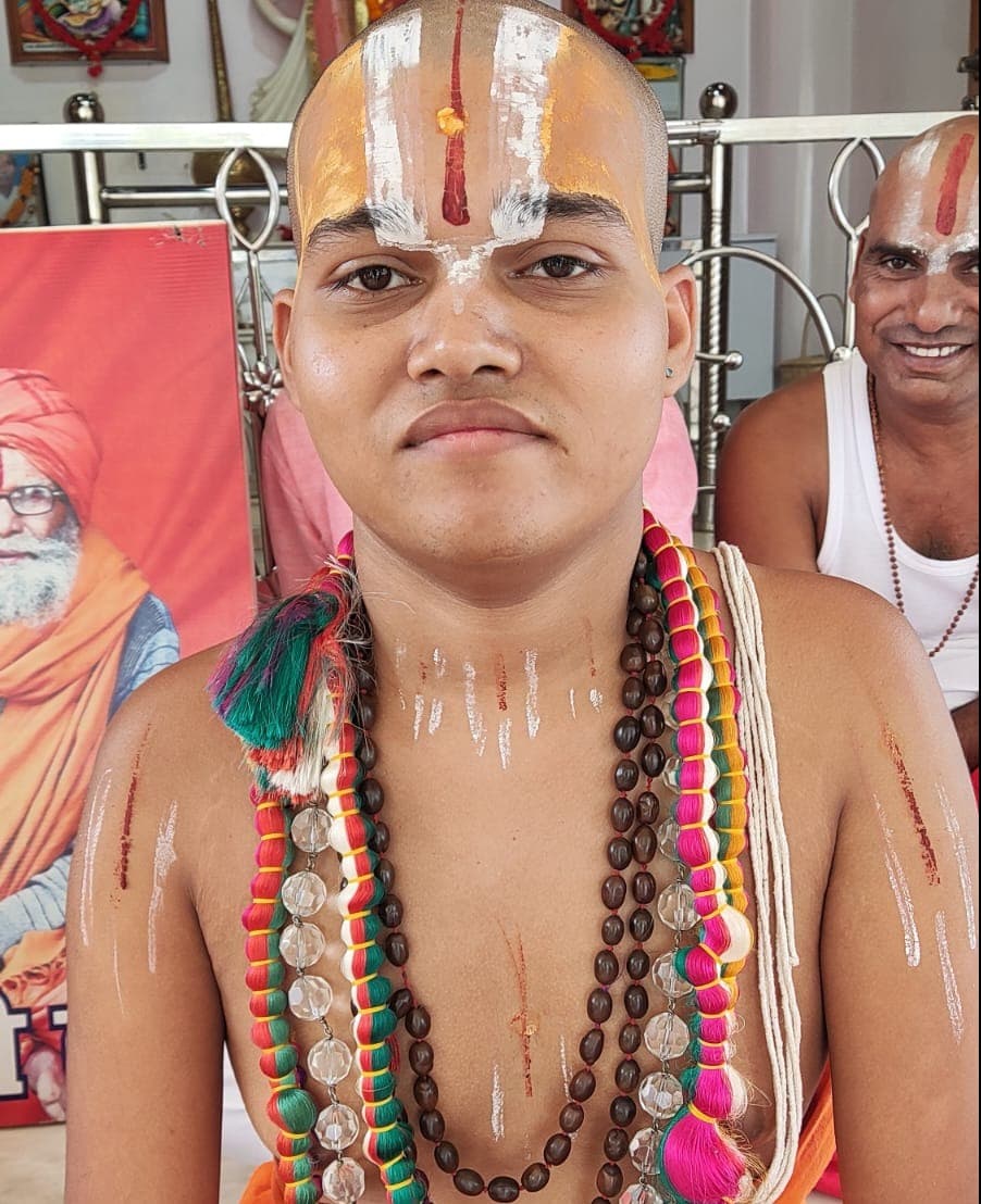 स्वामी श्रीनिवास के निधन से भक्तों में शोक, अंतिम दर्शन को उमड़े लोग