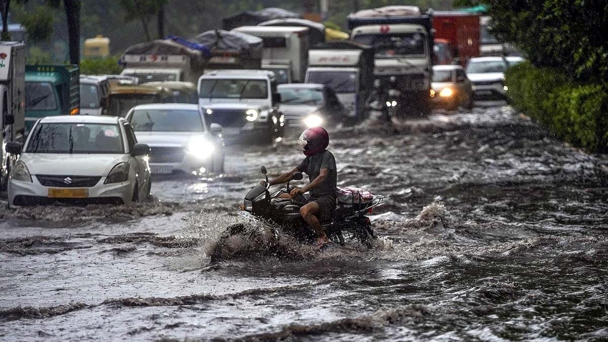 बंगाल की खाड़ी में बना वेदर सिस्टम, मध्य-पूर्वी भारत में भारी बारिश