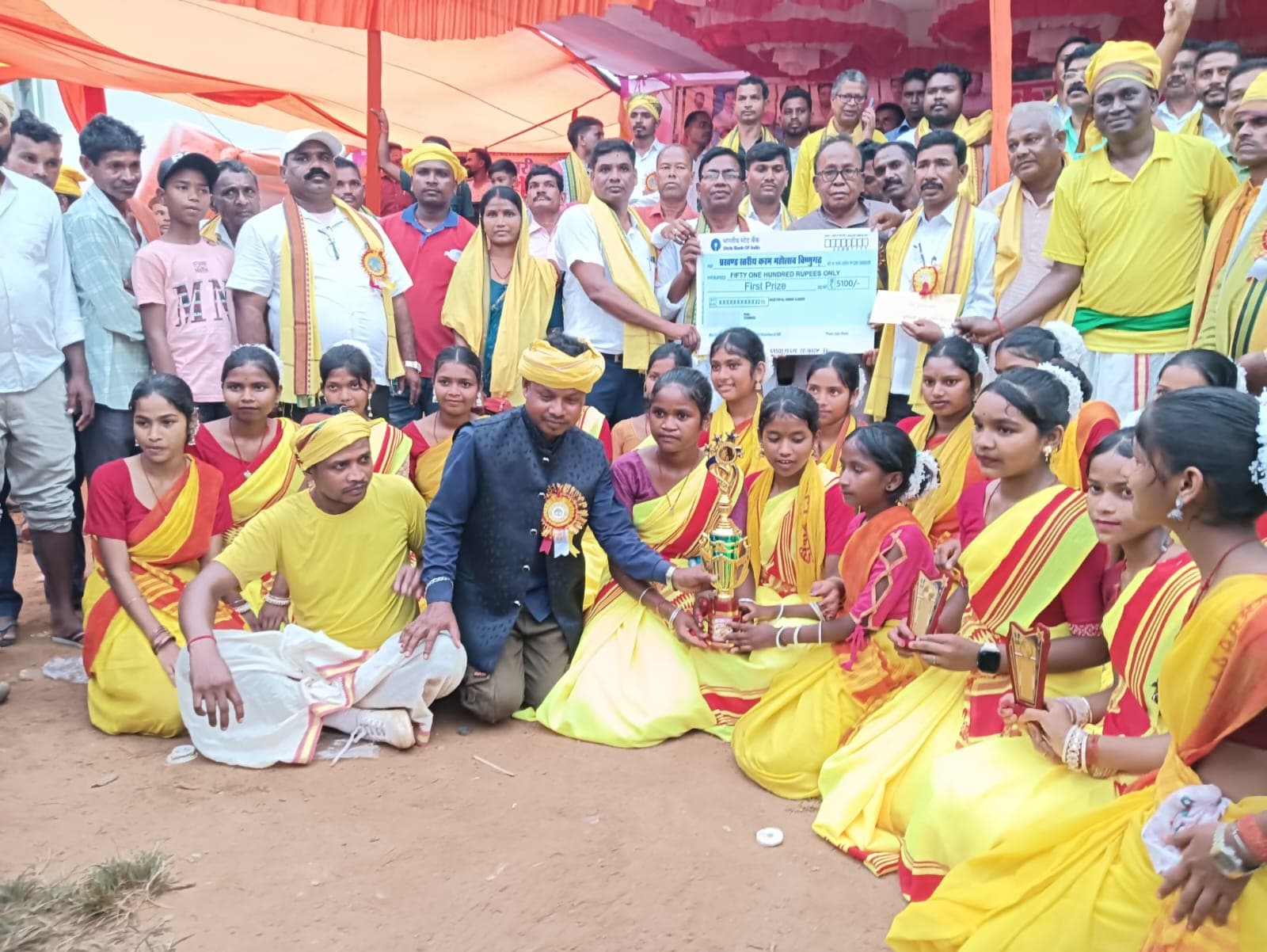 सांस्कृतिक धरोहर और लोककला का संगम: खरकी में 'जबर करम महोत्सव' की धूम, देर रात तक थिरके लोग