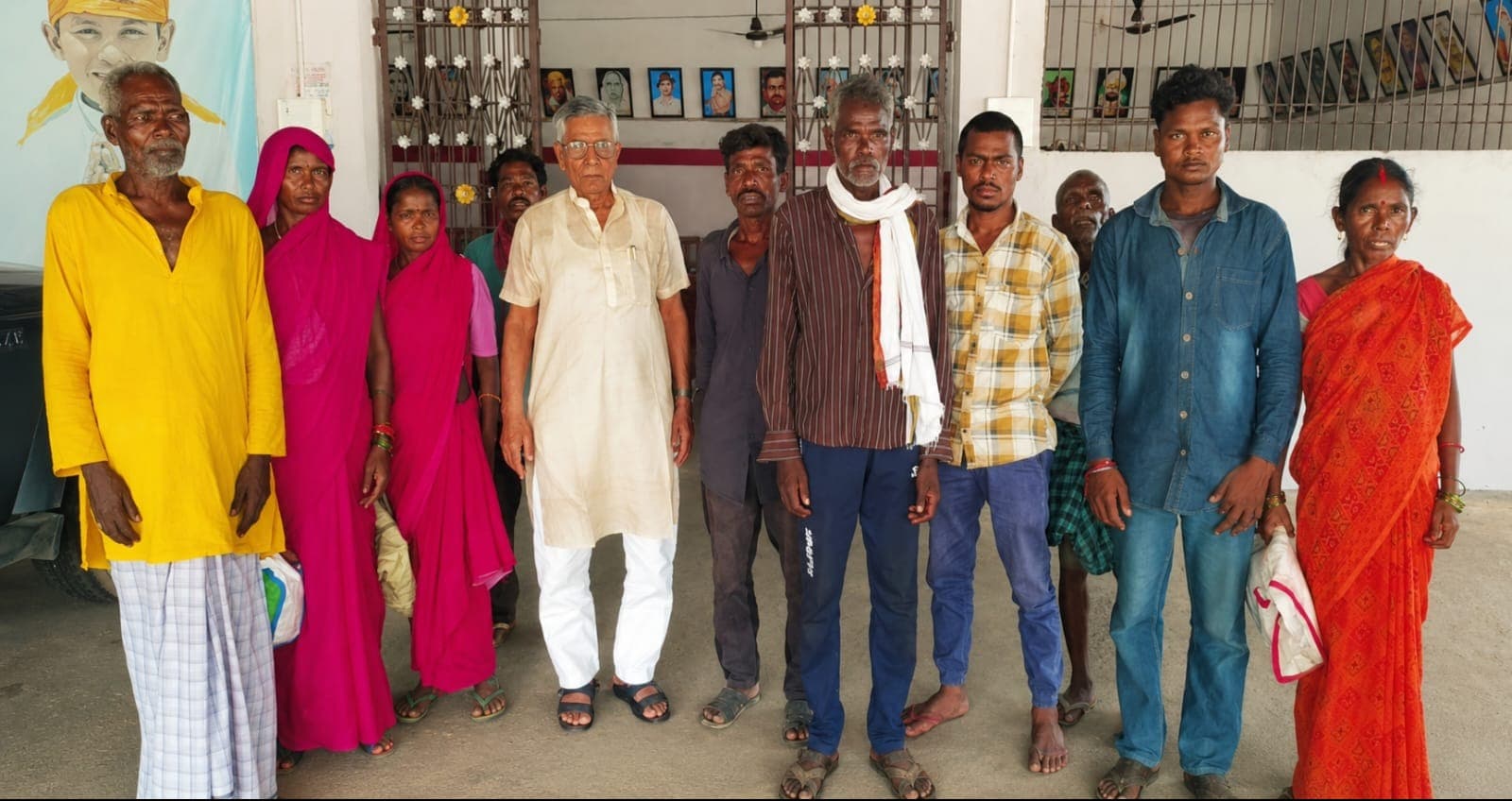 36 सोलर लाइटों से भी नहीं छंट रहा जमुनियातरी का अंधेरा, ग्रामीणों ने पूर्व विधायक से लगाई गुहार
