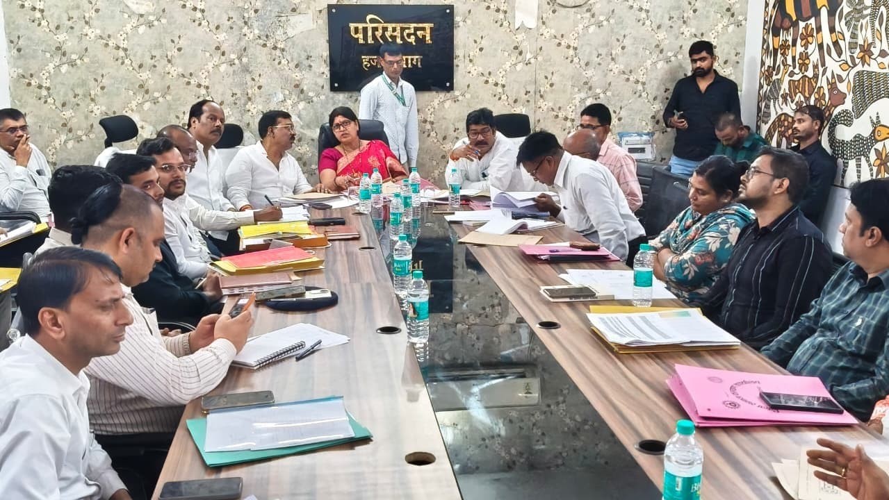 विभिन्न विभागों की योजनाओं की समीक्षा, लंबित मामलों के शीघ्र निष्पादन का निर्देश