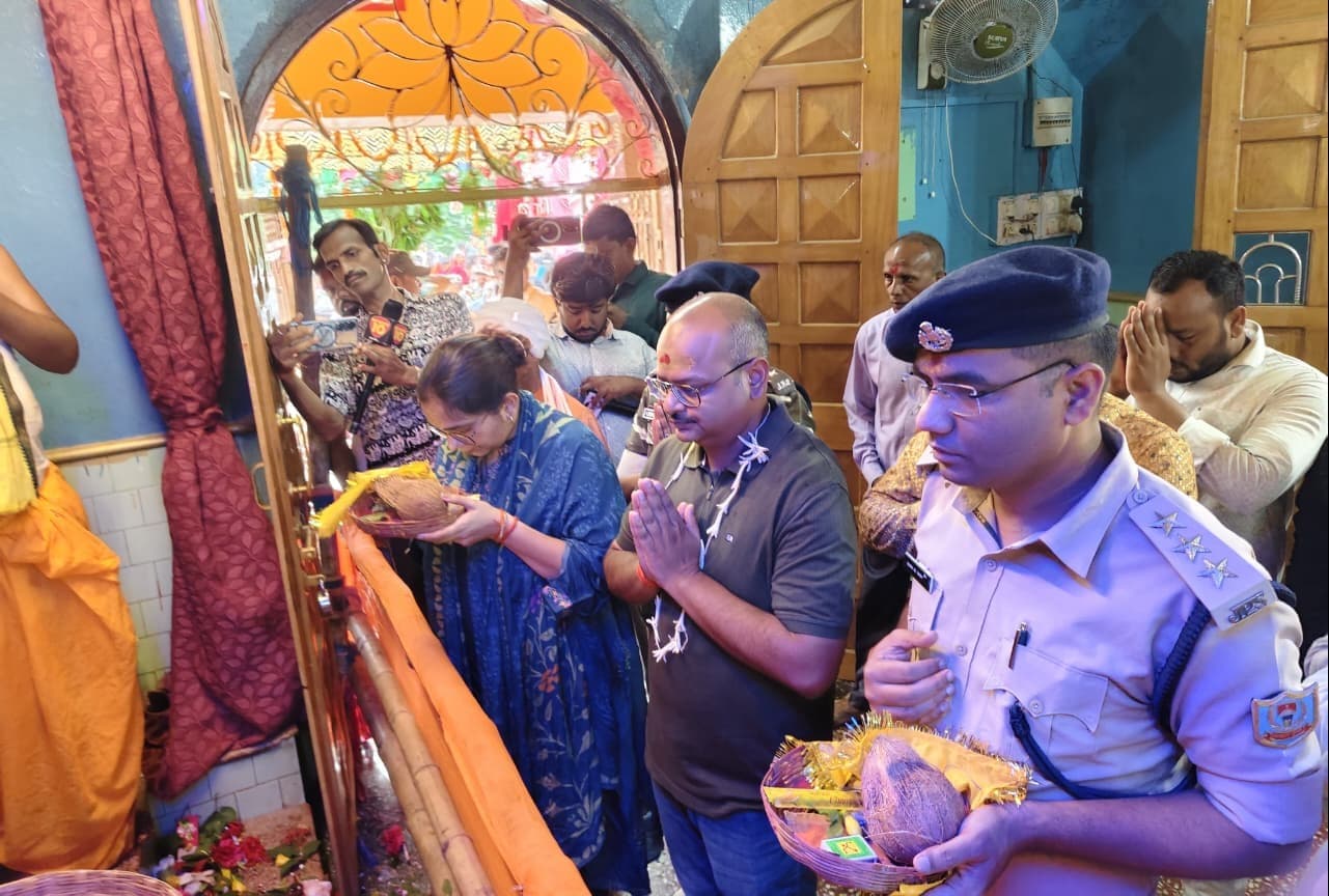 पत्नी संग सिलवार जगन्नाथ धाम पहुंचे एसपी अमन कुमार, जिले की खुशहाली की मांगी कामना