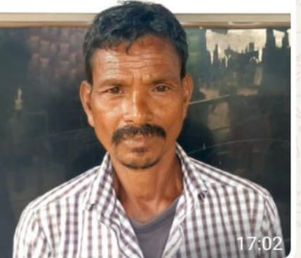 विष्णुगढ़ के रखवा निवासी 53 वर्षीय तिलक महतो हैदराबाद से घर लौटने के दौरान लापता