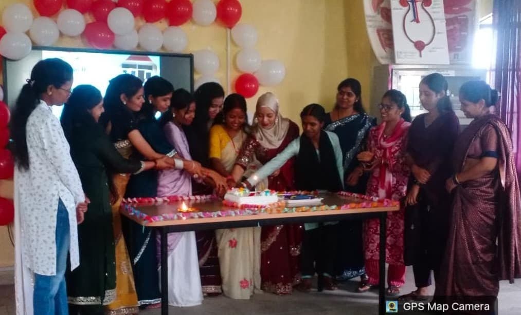 विभावि गृह विज्ञान विभाग में छात्राओं को भावभीनी विदाई, सकारात्मक सोच के साथ आगे बढ़ने का दिया संदेश