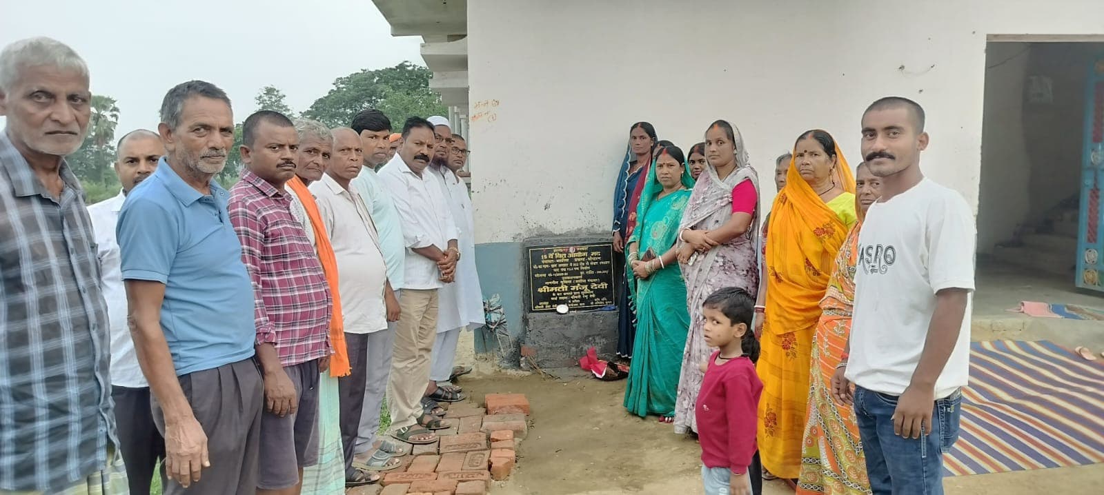 अमझर में मुखिया ने किया पीसीसी सड़क का उद्घाटन