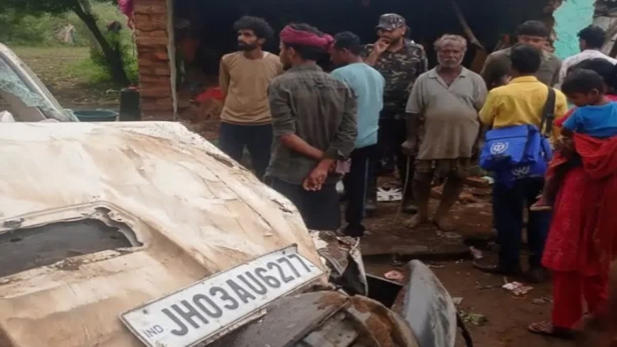 लातेहार में तेज रफ्तार वाहन घर में घुसा, दो लोगों की मौत, एक गंभीर घायल