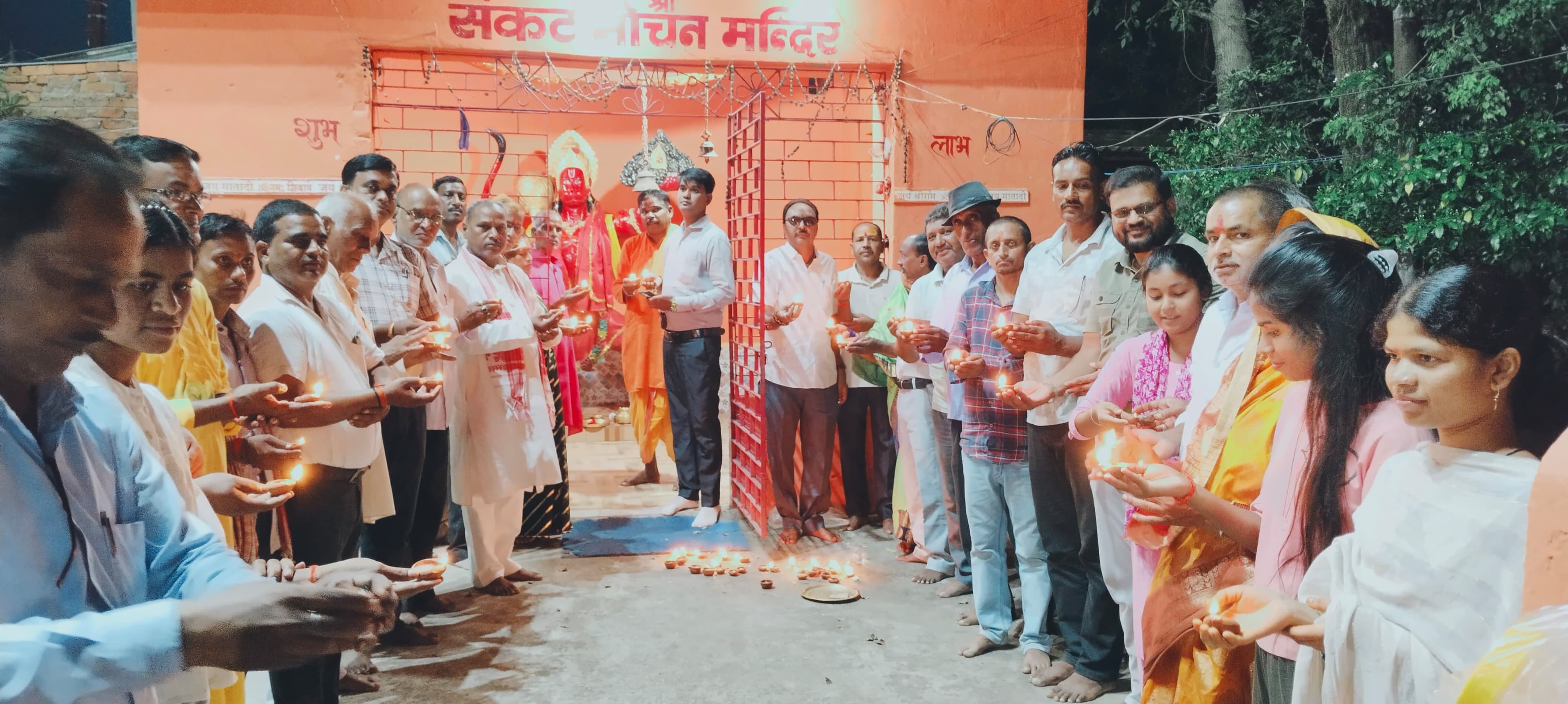 पीएम मोदी के 76वें जन्मदिन पर हर घर आशीर्वाद अभियान के तहत जले दीये