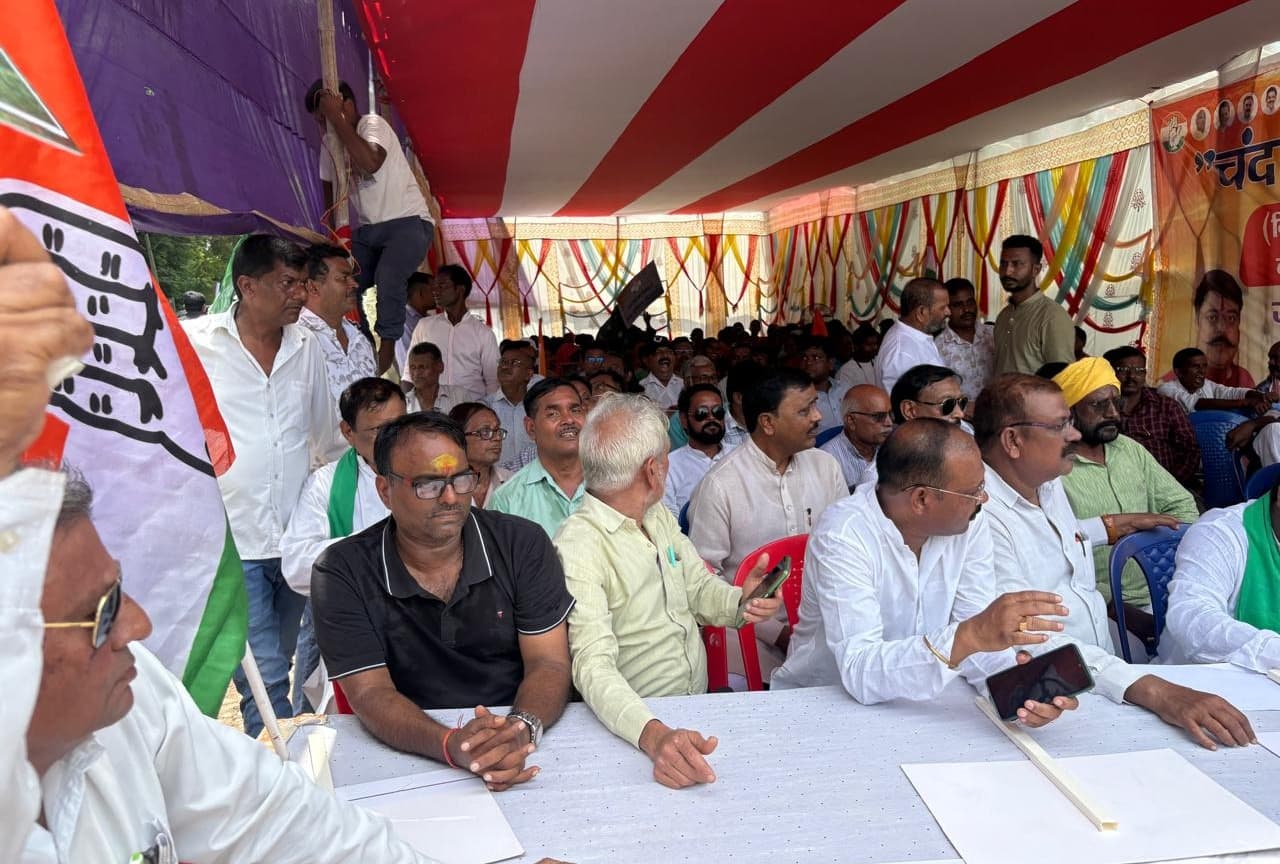 झारखंड के हक की आवाज बनी कांग्रेस, हजारीबाग समाहरणालय के सामने धरना