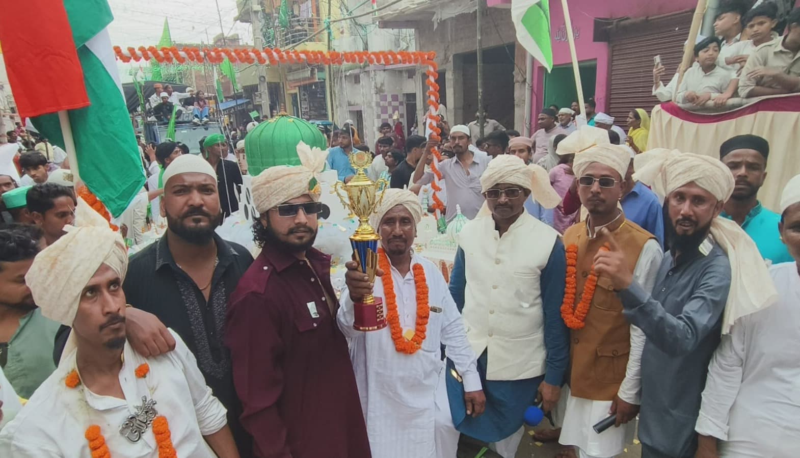 नबी हजरत मोहम्मद की अजमत और सीरत के संदेश के साथ हजारीबाग में निकला जुलूस-ए-मोहम्मदी