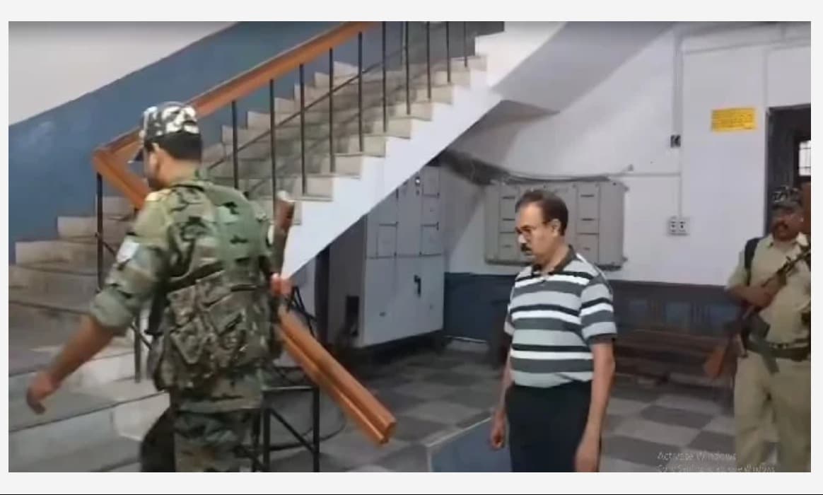 4.50 लाख रिश्वत मांगने के आरोप में बुढ़मू के सीओ सच्चिदानंद सिन्हा भेजे गये जेल, जमीन म्यूटेशन के नाम पर मांगी गयी थी रिश्वत