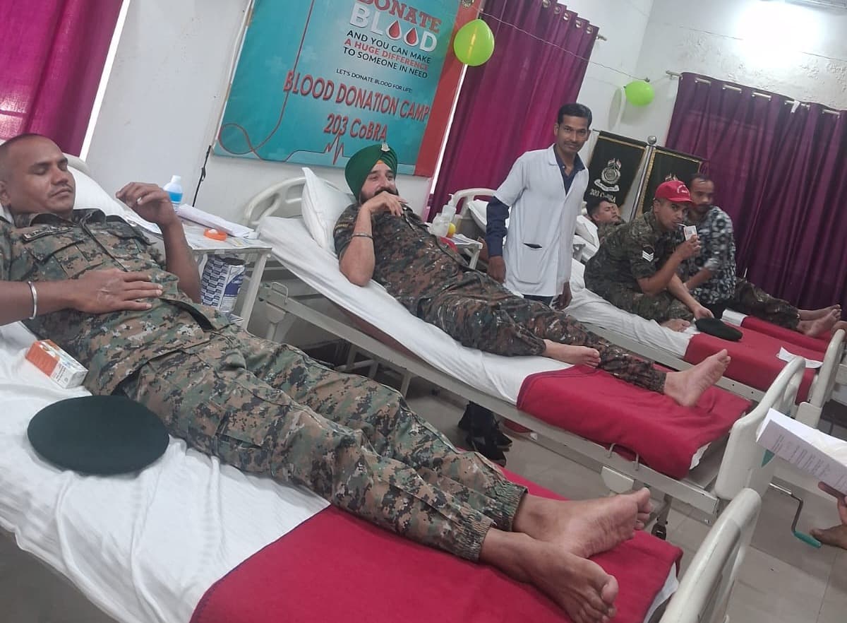 कोबरा 203 बटालियन बरही में 38 जवानों ने किया स्वैच्छिक रक्तदान