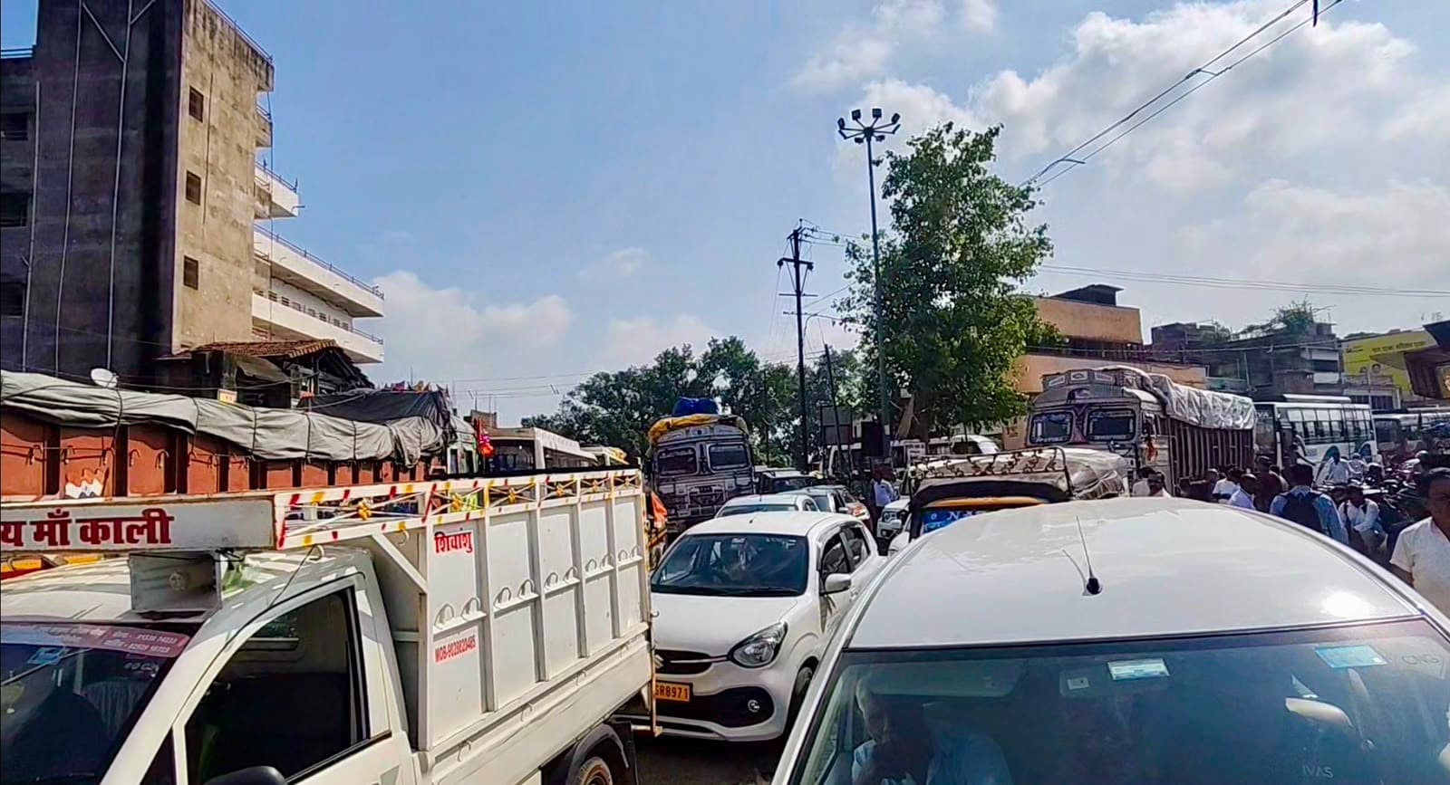 विभिन्न मांगों को लेकर सातमील चौक पर झारखंड आंदोलनकारी 