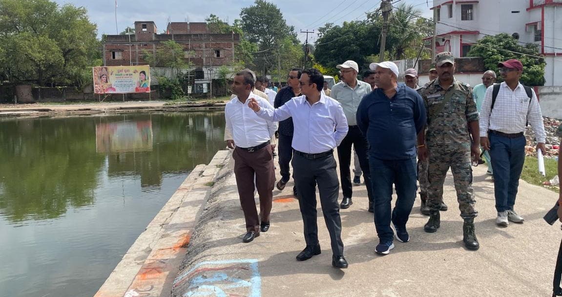 हुडहुडू के तालाबों का होगा सौंदर्यीकरण, अतिक्रमण पर प्रशासन सख्त