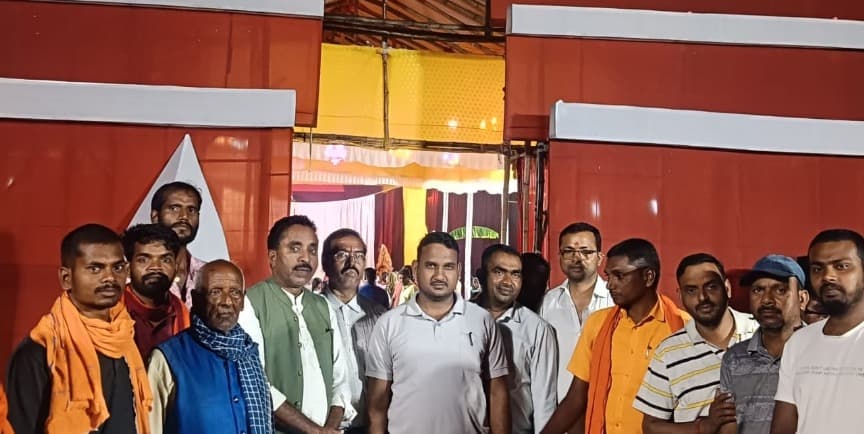 बरही में लोटस टेम्पल की तर्ज पर बना भव्य दुर्गा पूजा पंडाल तैयार, बारिश की मार के बाद भी नहीं टूटा हौसला