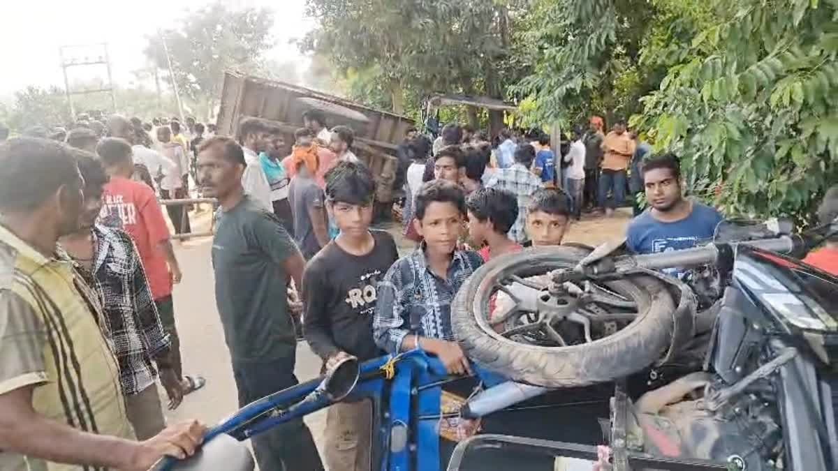 गुमला में सड़क हादसे में दो युवकों की मौत, दुर्घटना के बाद पसरा मातम