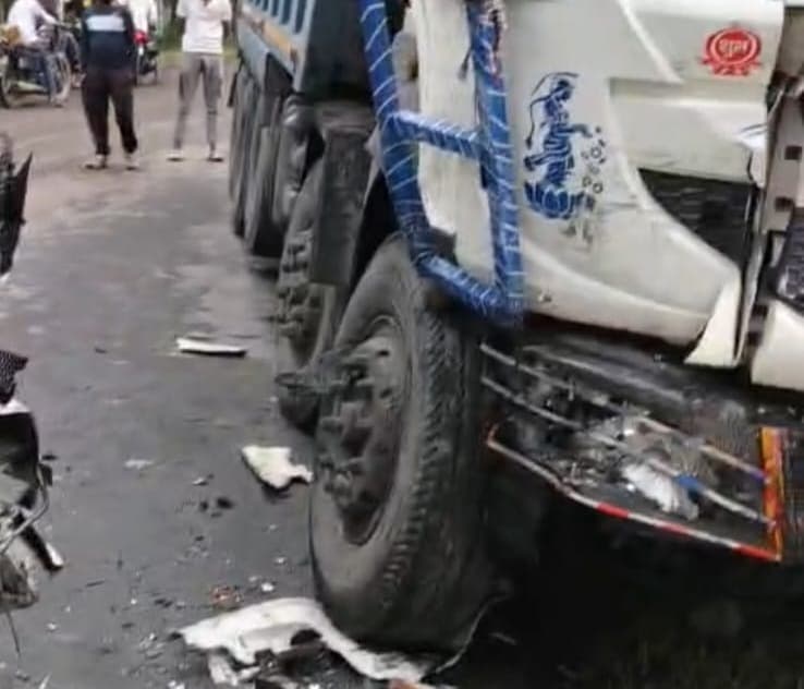 फतहा-ओदरना मार्ग पर एनटीपीसी की एंबुलेंस और कोयला वाहन में टक्कर