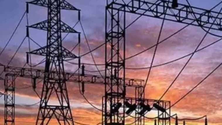 अजब-गजब: शराब नहीं मिली तो लाइनमैन ने काट दी ठेके की बिजली, CCTV में कैद हुई करतूत
