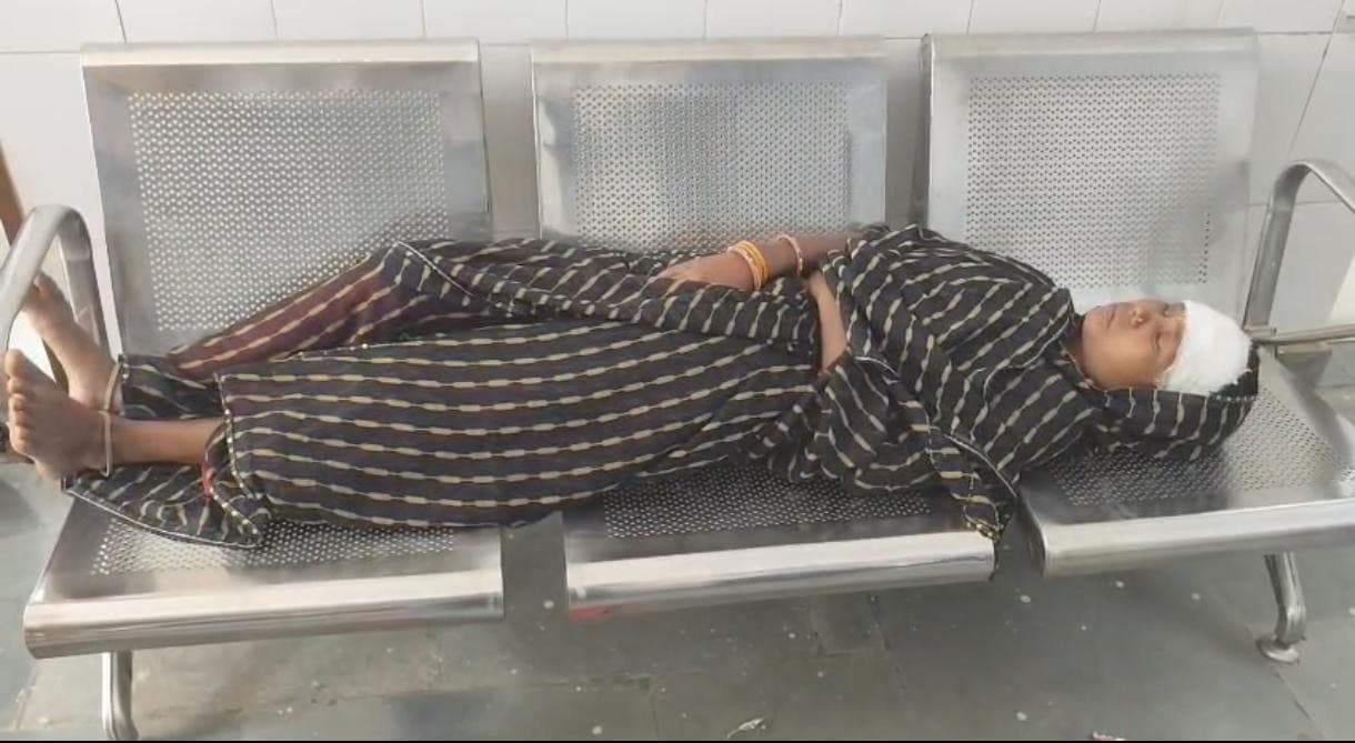 घर में घुसकर छेड़खानी का विरोध करने पर महिला पर जानलेवा हमला, सिर पर रॉड से वार