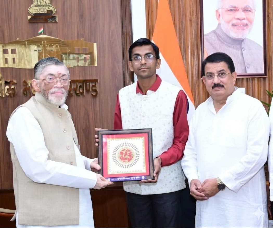 समाजसेवा को जीवन का हिस्सा बनाकर अलग पहचान बना रहे युवा रितेश खंडेलवाल