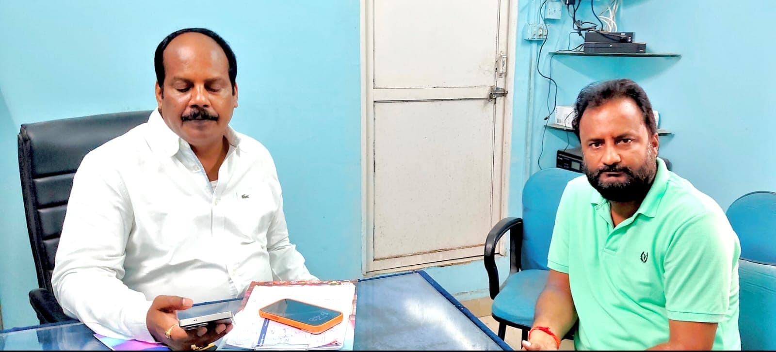 हजारीबाग की जर्जर सड़कों पर उठी आवाज, विधायक से मिले अनुपम सिन्हा