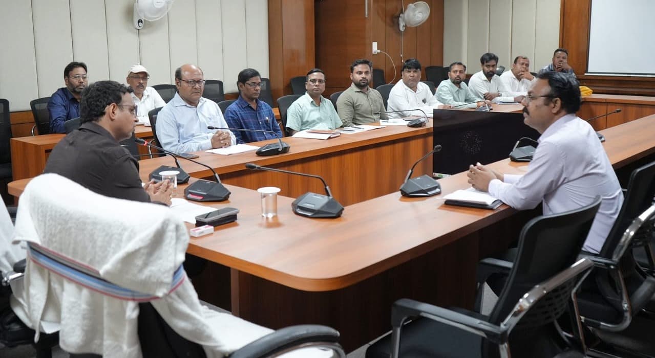 विकास योजनाओं को समय पर पूरा करने पर जोर, निर्माण कार्यों की गुणवत्ता से समझौता नहीं