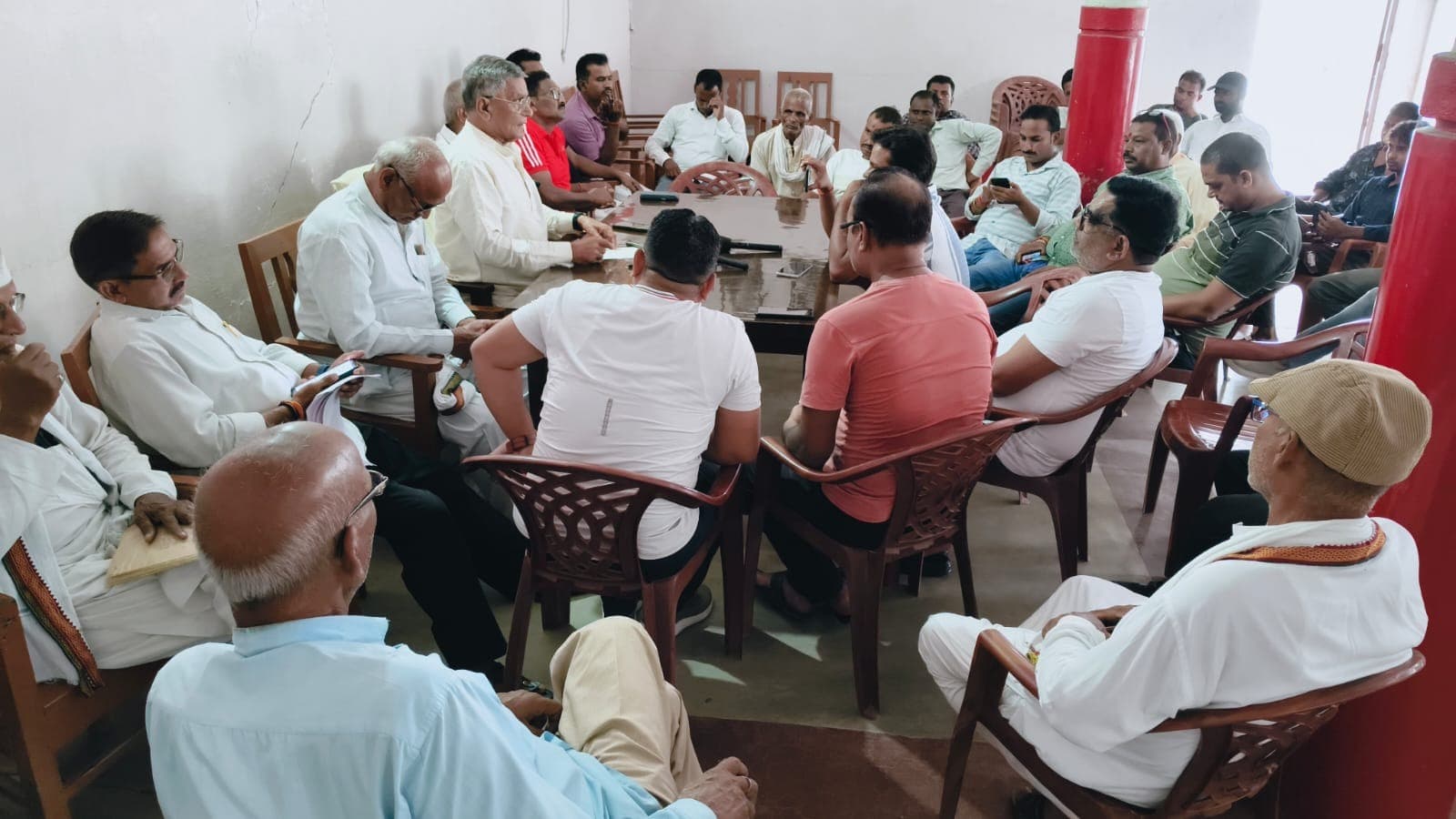 प्रेस कॉन्फ्रेंस में पूर्व विधायक उमाशंकर अकेला के गंभीर आरोप, विधायक और थाना प्रभारी को लिया निशाने पर
