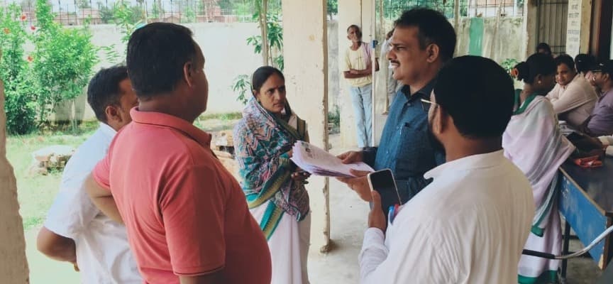 एसआईआर अभियान में तेज हुई रफ्तार, बूथों तक पहुंचकर निरीक्षण कर रहे सीओ