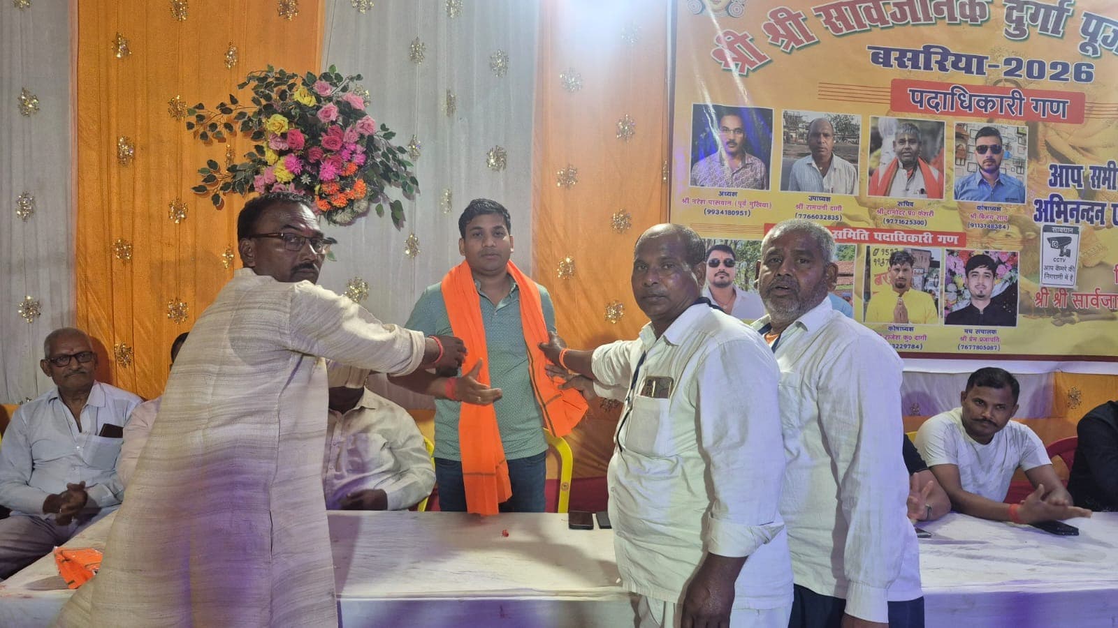 चौपारण में पुलिस टीम का दुर्गा पूजा आयोजन में योगदान के लिए सम्मान