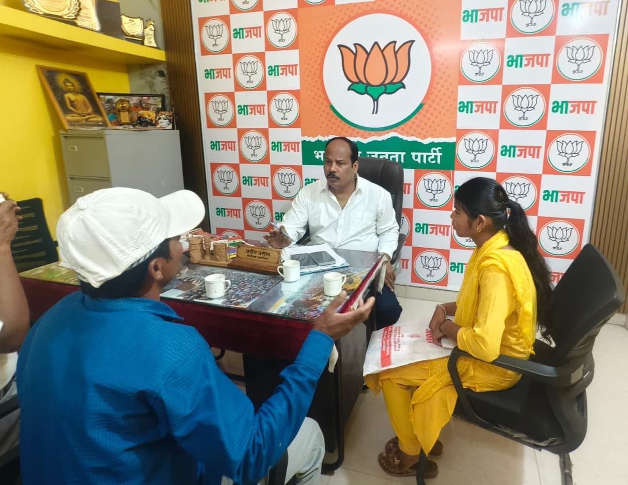 जनसुनवाई में विधायक प्रदीप प्रसाद ने सुनीं लोगों की समस्याएं, अधिकारियों को दिए त्वरित समाधान के निर्देश