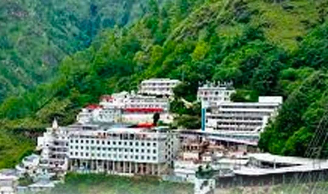 खराब मौसम के चलते मां वैष्णो देवी यात्रा अस्थायी रूप से स्थगित, श्रद्धालुओं की सुरक्षा को देखते हुए फैसला