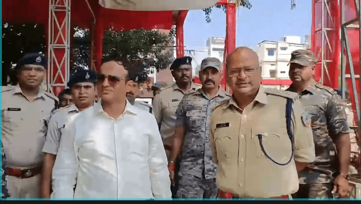 छठ तालाब में निर्माण पर सवालों की बौछार, निरीक्षण करने पहुंचे डीसी ने जताई अनभिज्ञता