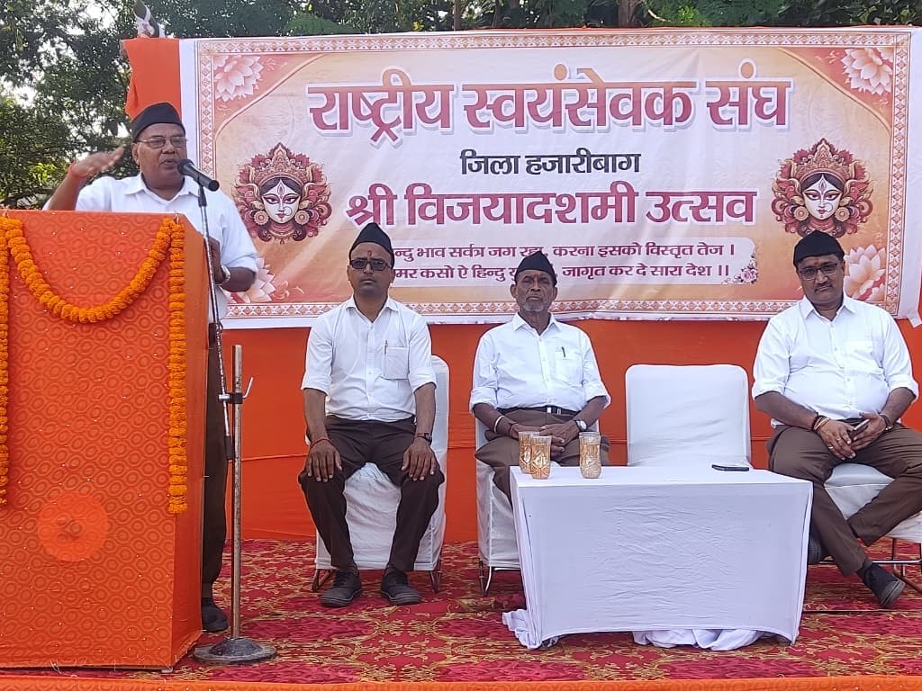 विजयादशमी पर आरएसएस का भव्य पथ संचलन, 500 स्वयंसेवकों ने लिया भाग