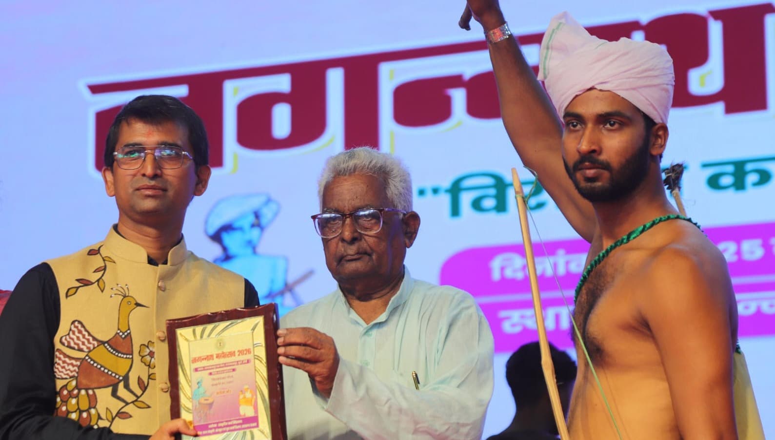 पद्मश्री महावीर नायक ने तरंग ग्रुप के कलाकारों को किया सम्मानित