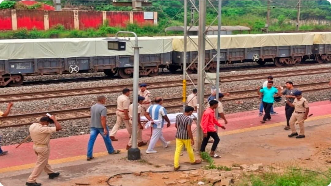 ड्यूटी पर निकला जवान, सुबह ट्रैक किनारे मिला शव! नामकुम में RPF कर्मी की मौत से सनसनी
